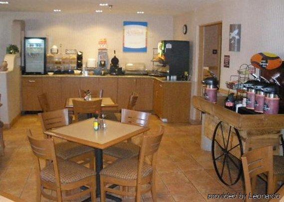 Wingate By Wyndham Los Alamos Restaurant photo